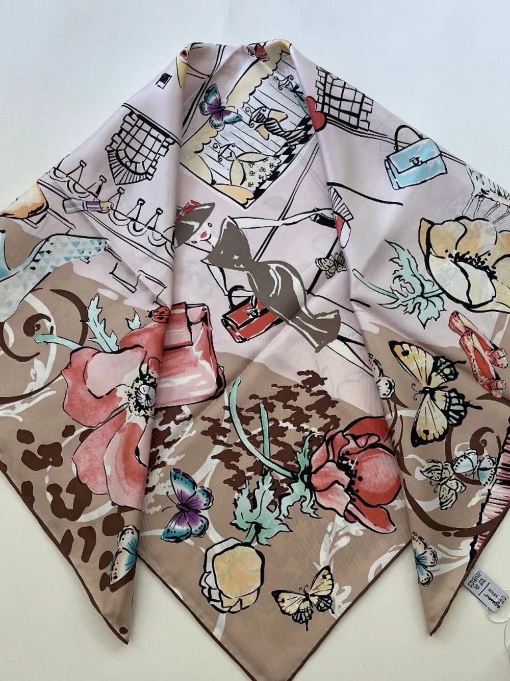 NWT Salvatore Ferragamo Icons Beauty Beige Silk Scarf